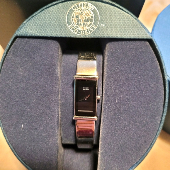 WOMEN'S CITIZEN ECO-DRIVE BANGLE WATCH EUC - Picture 8 of 16